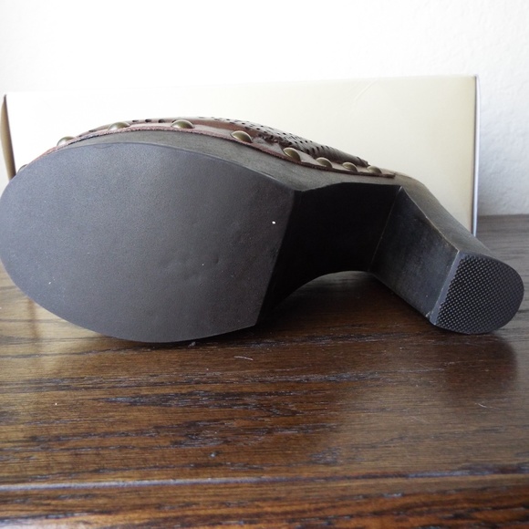 Clogs - Picture 5 of 5